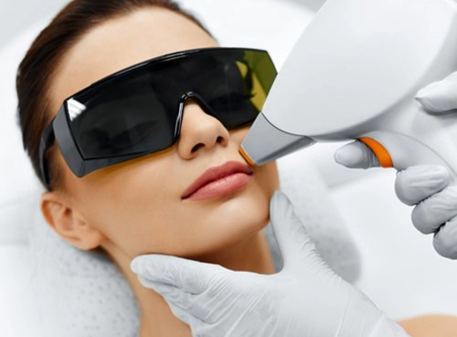 LAZERLE YÜZ KIRIŞIKLIĞIVE LEKE TEDAVİSİ